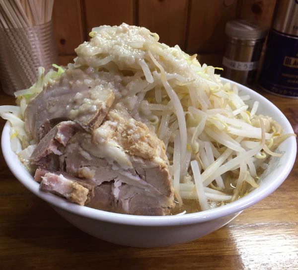 「らーめん普通盛り(250g)ニンニクアブラ＋野菜増し」@らーめん松信の写真