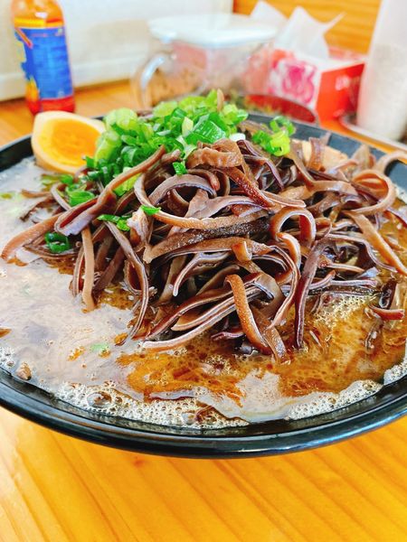 「魚粉豚骨キクラゲ高菜」@豚骨ラーメン 新井商店の写真