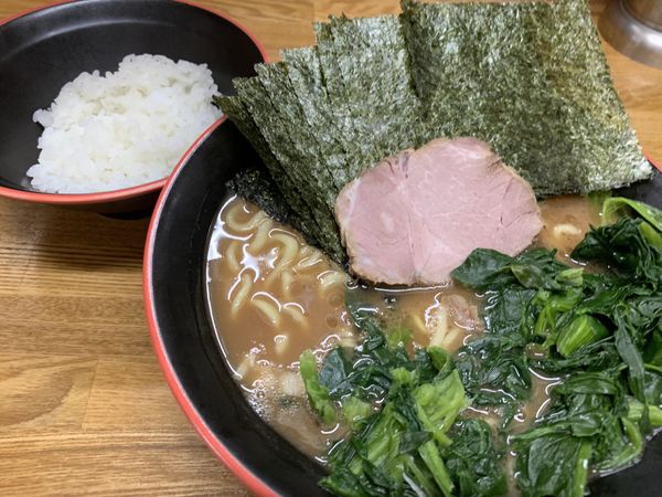 「のり+ほうれん草　ラーメン　850円」@麺家 紫極の写真