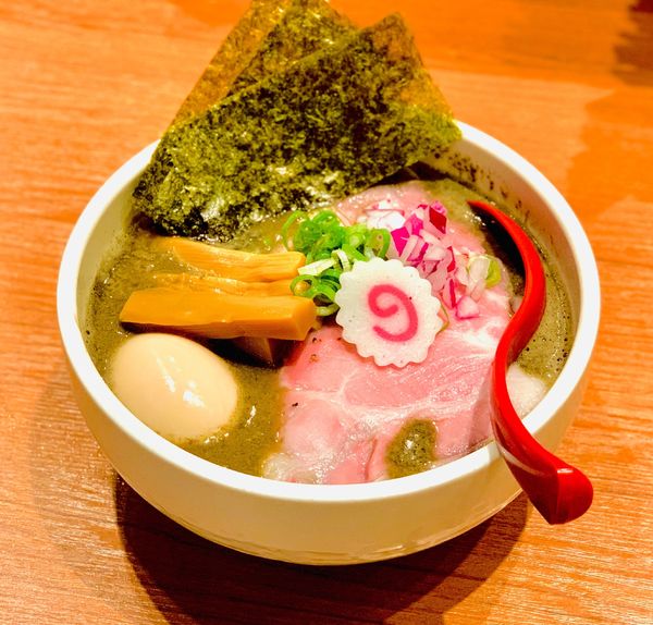 「特製 銀の煮干そば」@煮干中華そば 鈴蘭 新宿店の写真