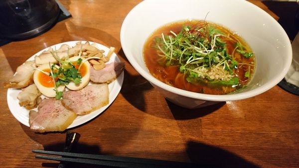 「【夜】くんそば醤油＋特製トッピング」@麺屋 KEMURIの写真