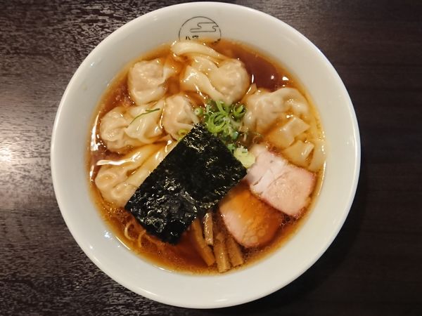 「黒だし肉ワンタン麺」@八雲の写真