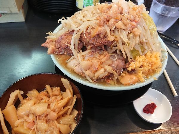 「豚入りラーメン 赤脂  メンマ」@自家製麺 No11の写真