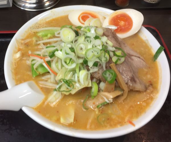 「みそ野菜(大盛)＋玉子」@北海とんこつら～めん純輝 八千代店の写真