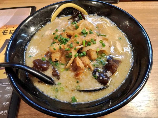 「肉盛り豚骨らーめん」@琉球島豚 麺屋なりよしの写真
