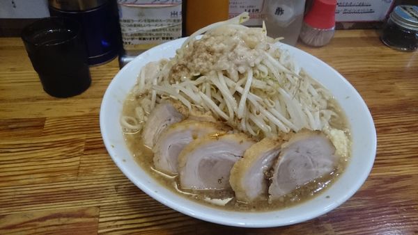 「大ぶた(にんにく少し野菜脂)￥１０８０」@ラーメン神豚 横須賀中央店の写真