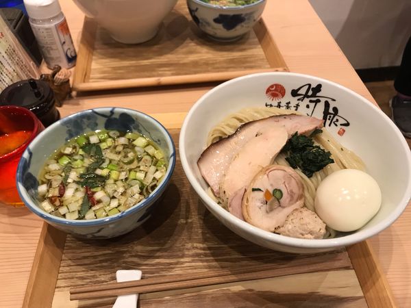 「青唐辛子酸辣雉つけめん（特製トッピング）」@中華蕎麦 時雨の写真