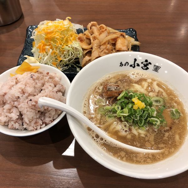 「しょうが焼き&ハーフ中華　ご飯十五穀米」@らーめんとしょうが焼き あの小宮の写真
