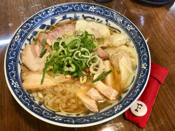 「煮干わんたん麺」@寿製麺よしかわ 保谷店の写真