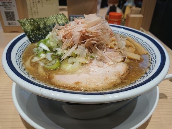 「中華そば」@中華そば つけめん 玉 新宿店の写真