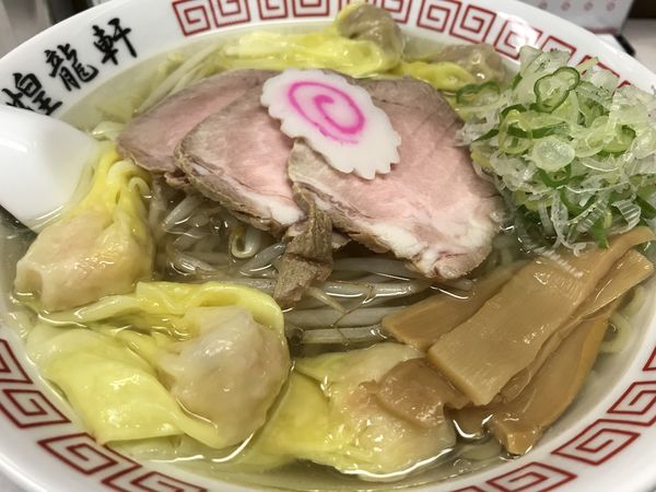 「塩ワンタンメン 1,000円 チャーシュー 180円」@煌龍軒 大森店の写真