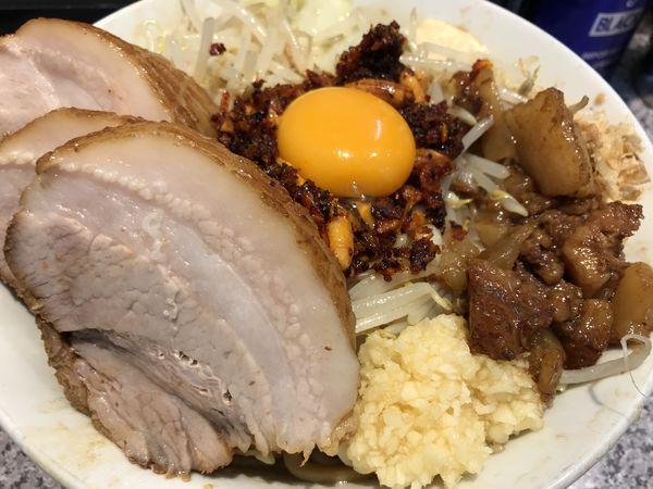 「汁なしそば 中盛 850円 豚マシ 200円 他」@ラーメン宮郎の写真