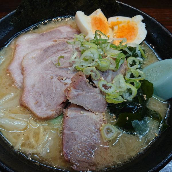 「さつまっこラーメン950円、ぶためし小200円」@さつまっこ 平和島店の写真