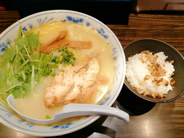 「焼きあご鶏白湯ラーメン」@ラーメン浦咲 駅前の写真