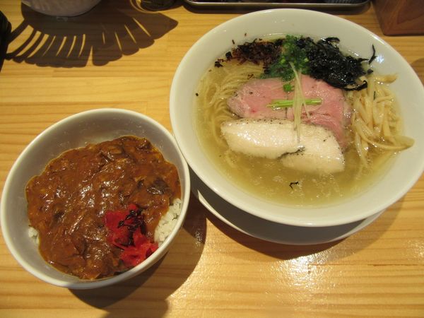 「こもんそば塩（７５０円）＋カレー丼２００円」@麺ゃこもんの写真