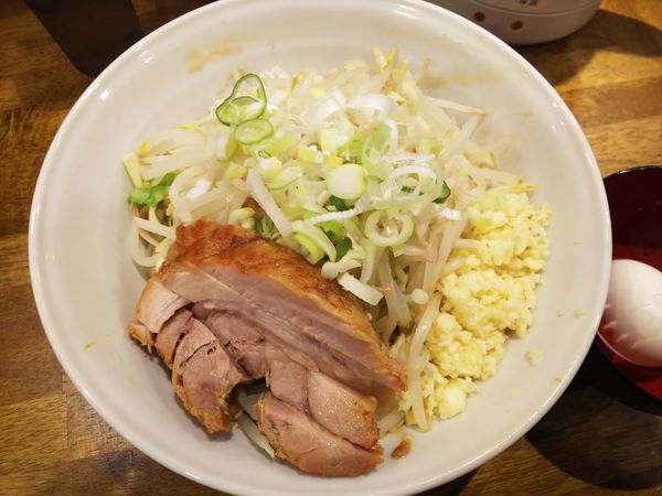 「油そば　ごまニンニクアブラネギ＋チーズ　990＋100円」@ちばから 経堂店の写真