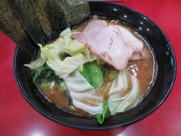 「チャーシューメン中盛（９６０円）＋キャベツ８０円」@杉田家 千葉祐光店の写真