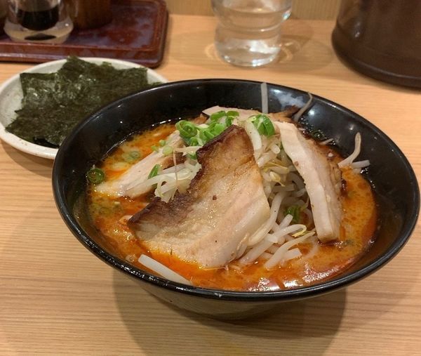 「シビレ豚骨らーめん　海苔」@せたが屋 羽田国際空港店の写真