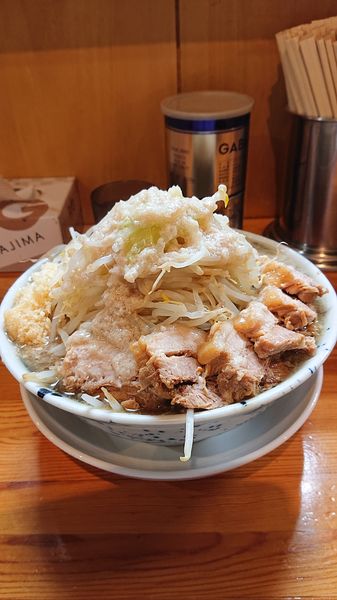 「豚ラーメン  麺大盛  野菜マシ  ニンニク  油」@連の写真