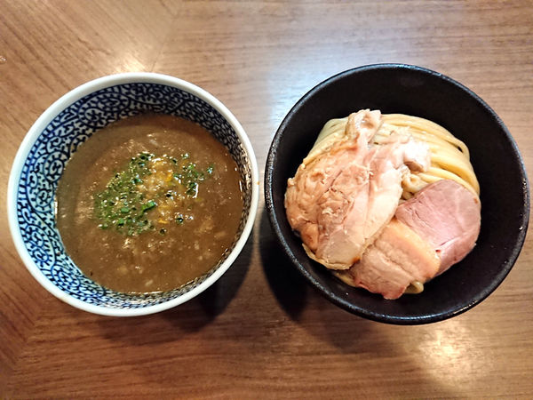 「極濃煮干しつけ麺+地鶏焼き」@煮干しつけ麺 宮元の写真