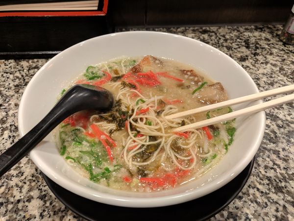 「とんこつラーメン」@老舗らーめん 神虎 北新地本店の写真
