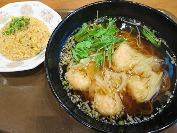 「プリプリ海老のワンタン麺（醤油）＋半炒飯セット＝￥1276」@京鼎樓小館 三井アウトレットパーク入間店の写真