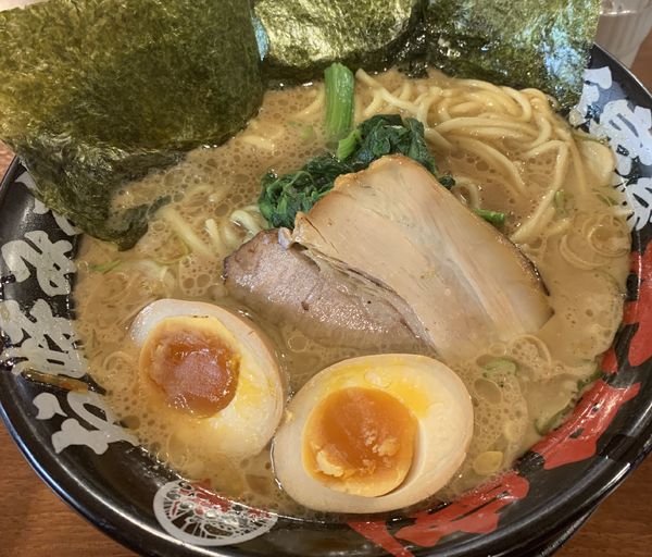 「ラーメン (+たまご)」@横浜家系ラーメン 辻田家 石橋店の写真