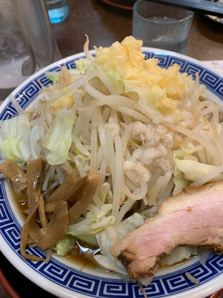 「忍ばずじろう　太麺　野菜　ニンニク」@かくれ麺家 SAREDO 忍ばずの写真