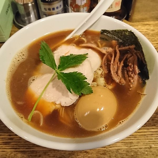 「烏賊煮干鶏白湯そば 味玉」@新橋 纏の写真