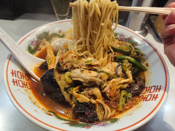 「【限定】牡蠣の麻辣湯麺850円＋味玉(ｻｰﾋﾞｽ)」@中華蕎麦 瑞山（ZUIZAN）の写真