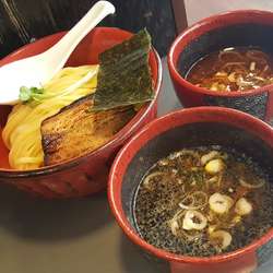 つけ麺大盛（エビとイカ墨＋旨辛酸っぱ）