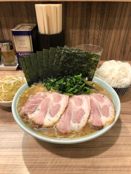 「中盛り　チャーシュー　ネギ　海苔　ライス」@ラーメン 清水家の写真