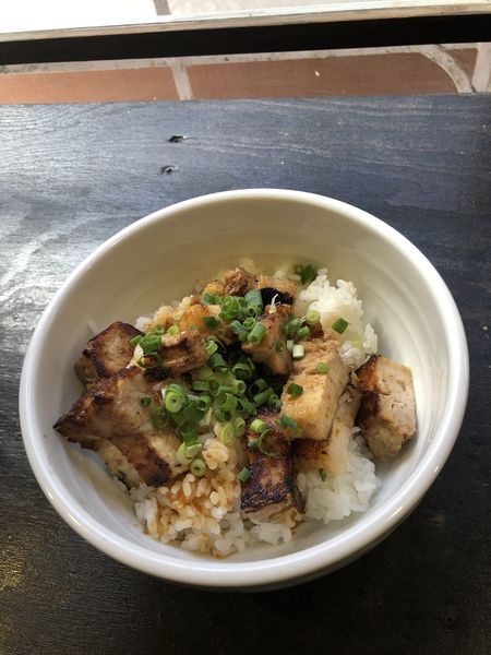 「サービスチャーシュー飯」@まっちゃんラーメン 一筋 葛飾立石本店の写真