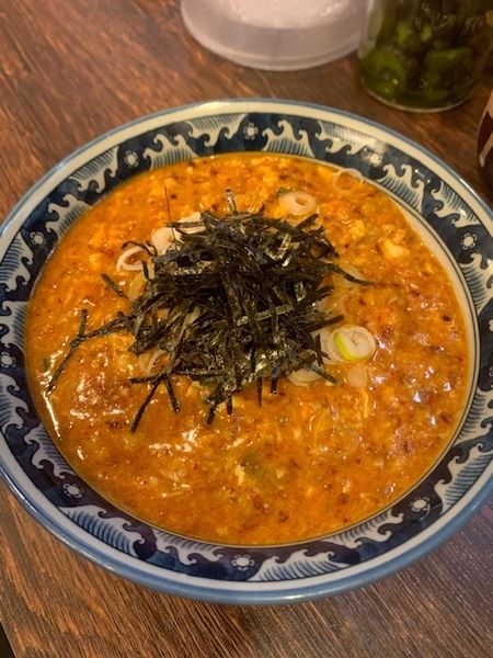 「旨辛火山麺 通常価格800円　ライス 100円」@麺屋 武士道 都立大学店の写真