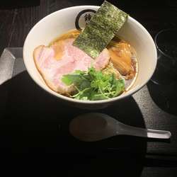 醤油ラーメン　1100円