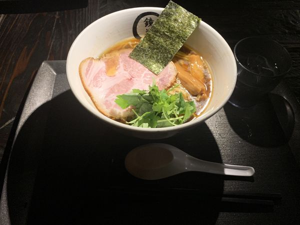 「醤油ラーメン　1100円」@らーめん愉悦処 鏡花の写真