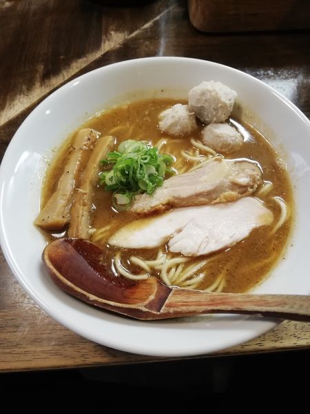 「ラーメン850円　クーポンつみれ2個」@らーめん チキントの写真