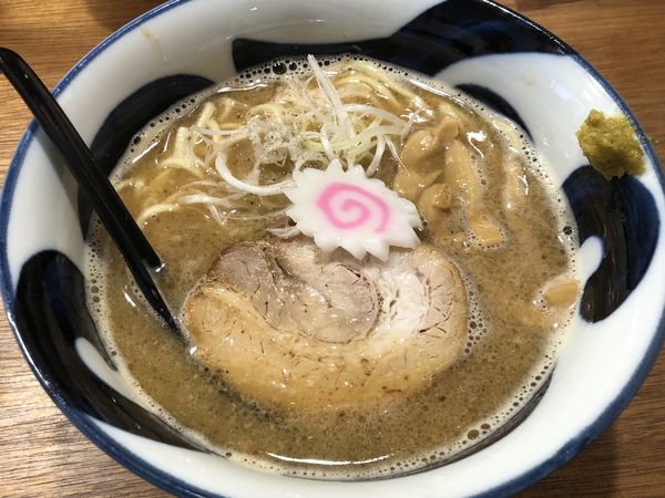 「飛出汁らーめん」@吉み乃製麺所の写真