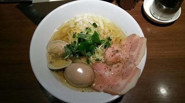 「赤鶏と蛤の淡麗中華そば（塩）半熟玉子入り880円」@麺屋 ねむ瑠の写真