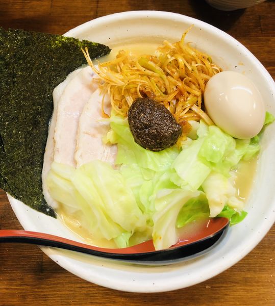 「熟成練り醤油らーめん(具だくさん)900円」@『   』（無銘）の写真