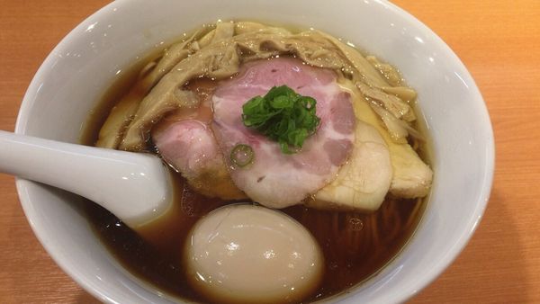 「特製醤油らぁ麺」@らぁ麺 はやし田 池袋店の写真