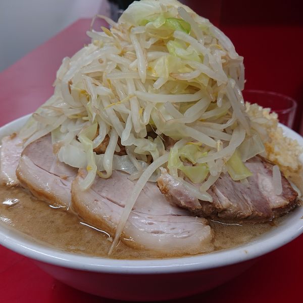 「小豚ヤサイニンニク850円」@ラーメン二郎 神田神保町店の写真