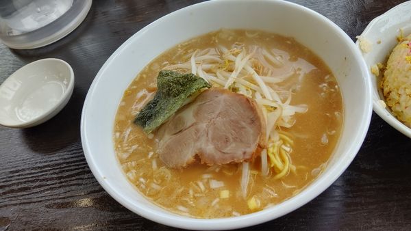 「とんこつ味噌ラーメン(セットミニチャーハン)」@南京亭 日高店の写真