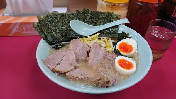 「ネギ塩チャーシュー麺、中盛、太麺、味玉、のり」@ラーメンショップ 牛久結束店の写真