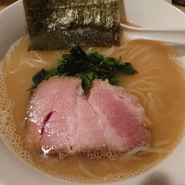 「炭焼き鯛煮干し塩ら～めん750円、チャーシューごはん250円」@菜の写真