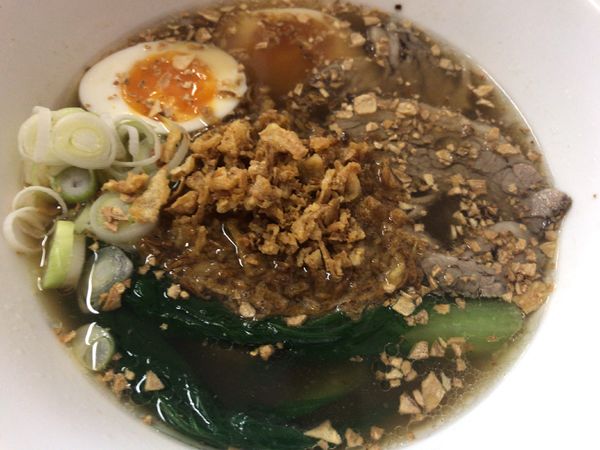 「牛ラーメン900円」@バスケットの写真