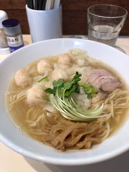 「海老ワンタン麺（白だし）880円」@らぁ麺 ひなたの写真