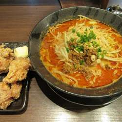 赤担々麺（８８０円）＋唐揚げ３３０円＋替え玉１０円