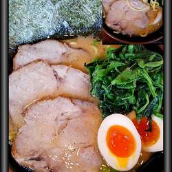 特製ラーメン大盛+たっぷりほうれん草