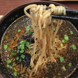 黒胡麻坦々麺